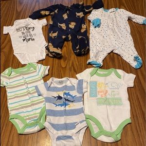 🎉💙Bundle:  Carter’s, Gerber’s, Quiltex, Boy Onesies & Sleepers, NB & 0-3 mths